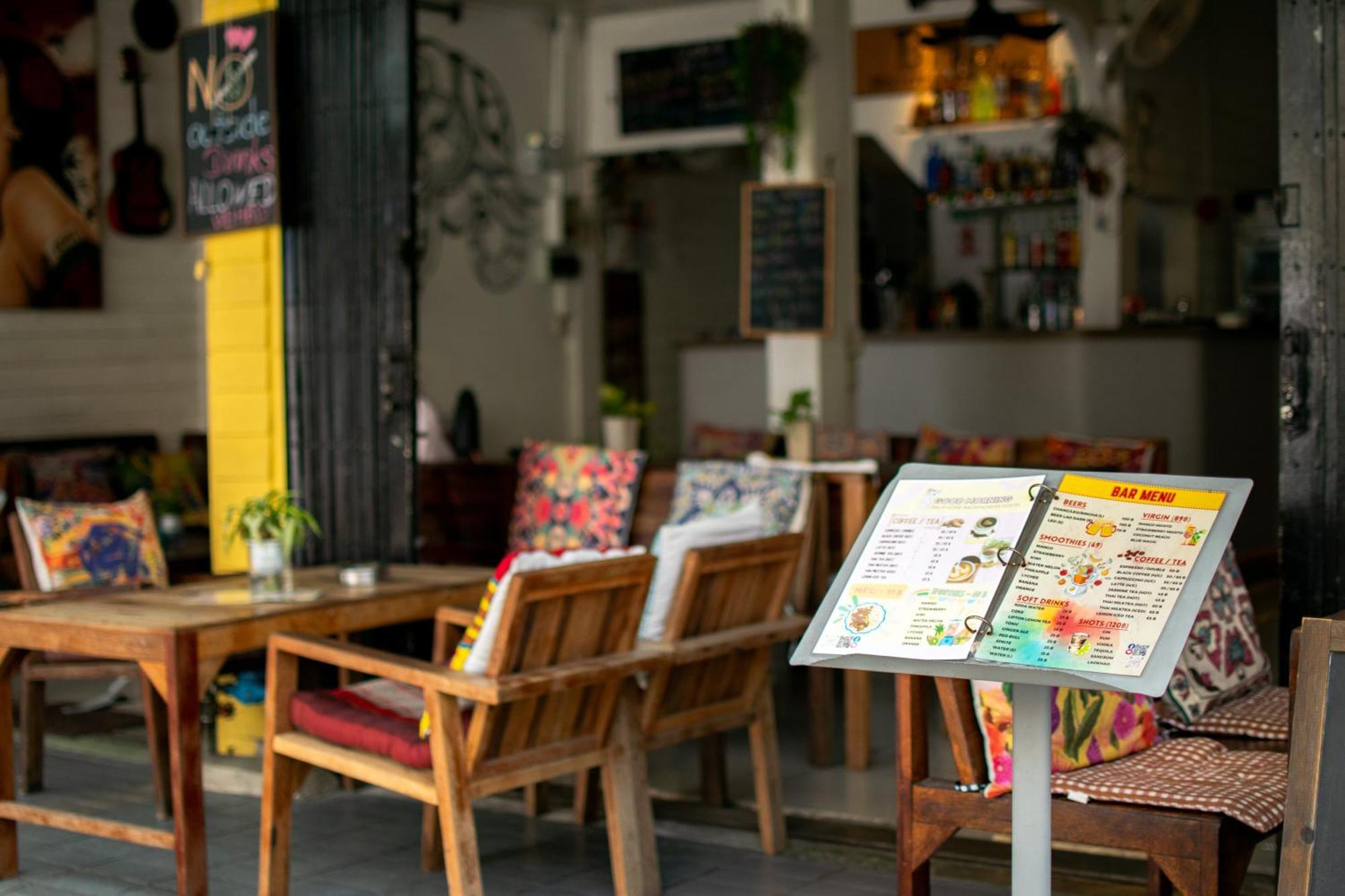 Back Home Backpackers Bangkok Exterior photo